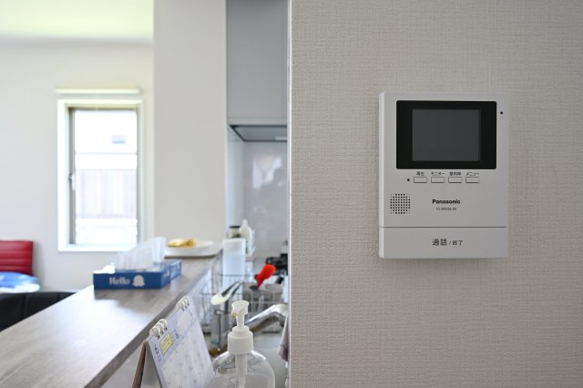 【防犯設備】 | 大泉町寄木戸　中古住宅 | TVモニター付きインターホンで安心