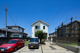 【駐車場】 | 並列駐車可能なカースペースです！お客様も遊びに来やすいですね♪