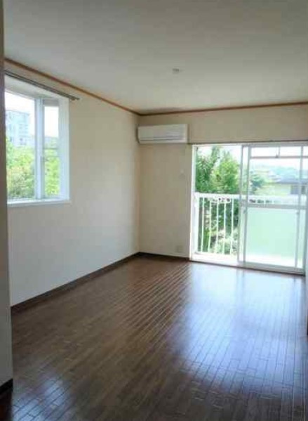 グランディーナ左京の居間・リビング