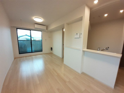 【居間・リビング】 | エスポワールＭ | こちらの居間で趣味の時間をお楽しみください