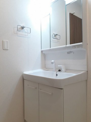 【独立洗面台】 | エスポワールＭ | 独立洗面台、小物を置くことができて便利です