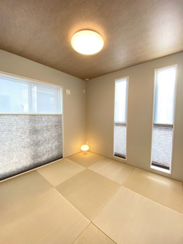 【和室】 | 福岡市西区野方４丁目 5号地 | リビングダイニングとつながった快適な和室のお部屋。様々な用途にお使いいただけます