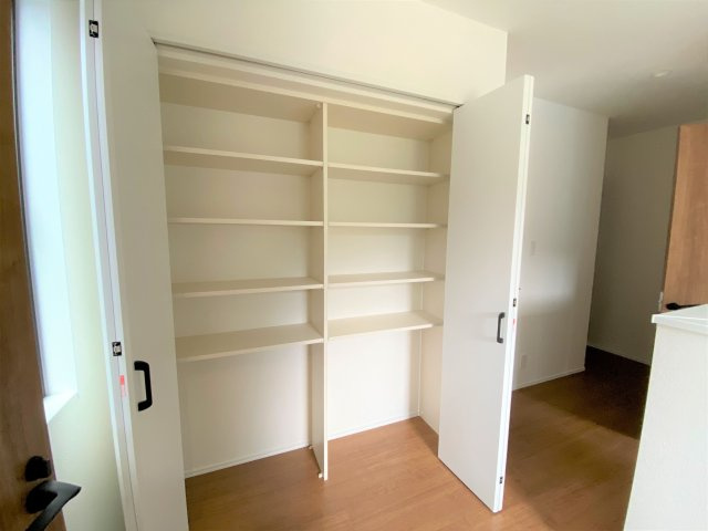 【収納】 | 福岡市西区野方４丁目 5号地 | 各部屋にはクローゼットを完備しています！収納が多いお家はすっきりして快適空間です