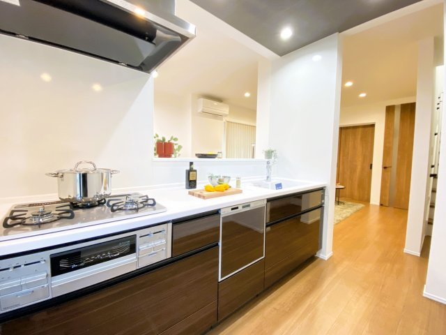 【キッチン】 | 福岡市西区野方４丁目 5号地 | キッチンにも床暖房があるのでお料理中も足元が冷えず快適に過ごせます