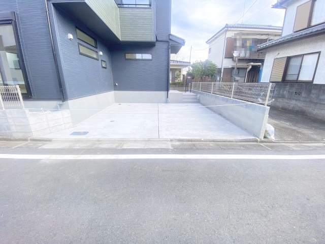 祝：成約済み　八王子市　泉町　新築戸建て　８期の駐車場|～仲介手数料無料☆八王子ひなた不動産～八王子市泉町　新築戸建て