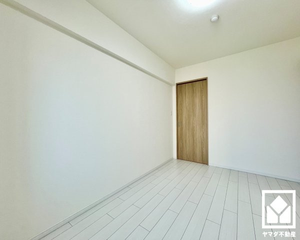 アドリーム伏見向島の洋室