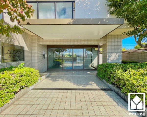 アドリーム伏見向島のエントランス