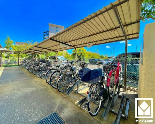 アドリーム伏見向島の駐輪場