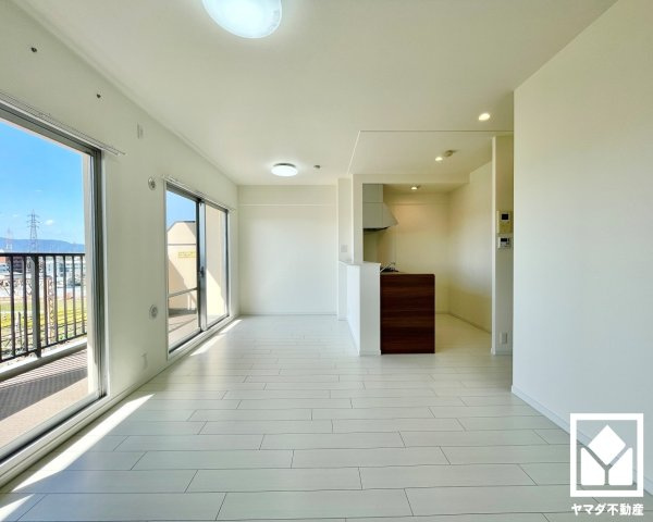 アドリーム伏見向島の居間・リビング