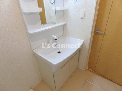 【洗面所】 | グランヴェールＢ | 朝の支度もスムーズな独立洗面台。