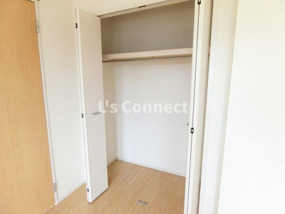 【設備】 | グランヴェールＢ | 南側洋室にはクローゼット付き。