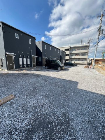 岩出市山のアパートの駐車場