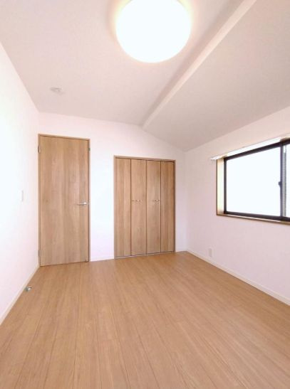 南区西大沼5丁目　中古戸建の洋室|使い勝手のいい洋室です