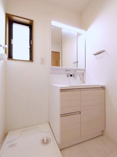 南区西大沼5丁目　中古戸建の独立洗面台|独立洗面台で身支度をすべて済ませてしまいましょう