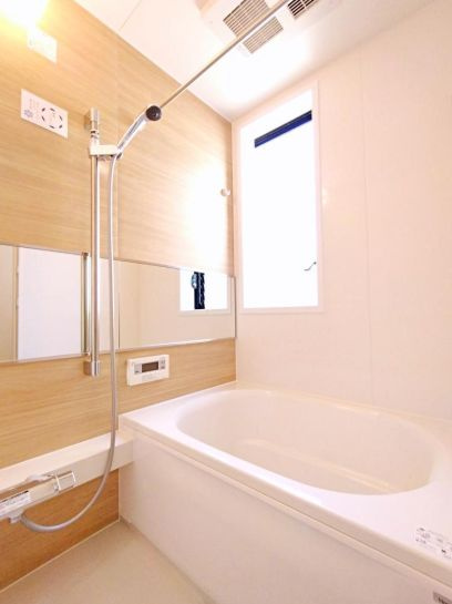 南区西大沼5丁目　中古戸建の浴室|お風呂で日々の疲れを落としましょう