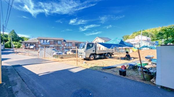 横浜市緑区鴨居５丁目の新築一戸建の前面道路含む現地写真|同仕様物件のご案内をさせて頂きます。
お車でご自宅まで送迎承ります。