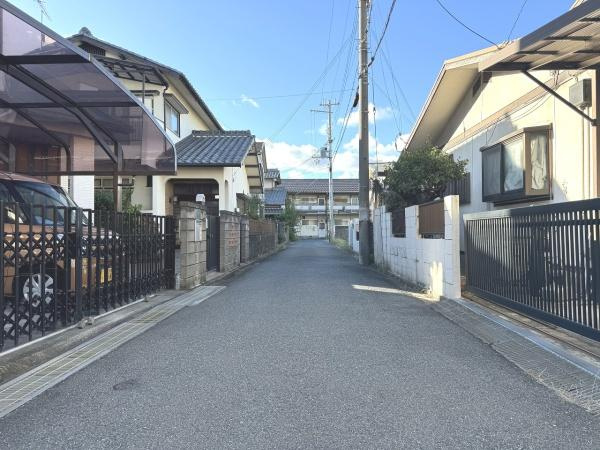 【前面道路含む現地写真】