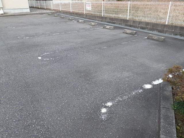 ウィスティリアの駐車場|駐車スペースもあります