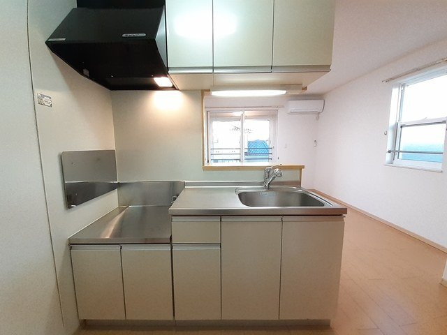 ウィスティリアのキッチン|コンパクトなキッチンで掃除もラクラク