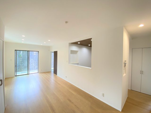 【居間・リビング】 | 福岡市西区野方４丁目 7号地 | LDKは約17帖の広さ。ダイニングテーブルを置いても、ソファやテレビも十分置けます