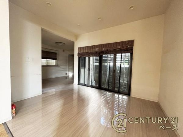 生駒市東菜畑２丁目　一戸建の洋室|■日当たりのよい明るい雰囲気の洋室です！