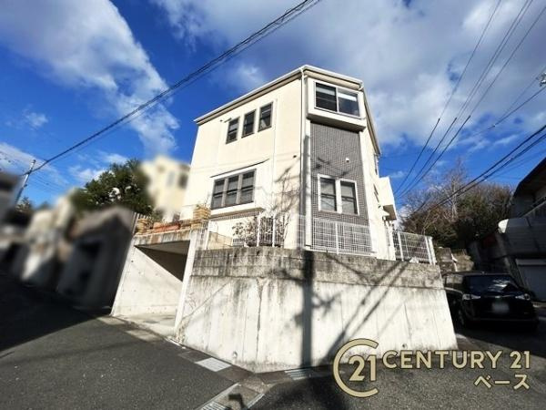 生駒市東菜畑２丁目　一戸建の外観|■現地撮影写真■近鉄生駒線「菜畑駅」まで徒歩８分！２００４年建築物件です！お気軽にお問い合わせください！