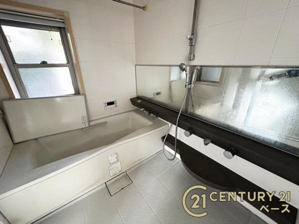 生駒市東菜畑２丁目　一戸建の浴室|■現地撮影写真■ゆったりしたサイズの浴室！足を伸ばしての入浴は疲れも癒してくれます！