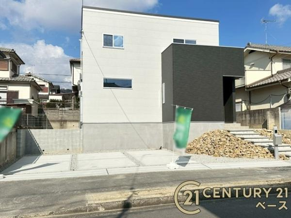 大和郡山市泉原町 ／新築一戸建の駐車場|■現地撮影写真■駐車スペースは３台分完備！来客時なども安心です！