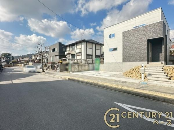 大和郡山市泉原町 ／新築一戸建の前面道路含む現地写真|■現地撮影写真■前面道路は幅員約９．１ｍでお車の出し入れも楽々！