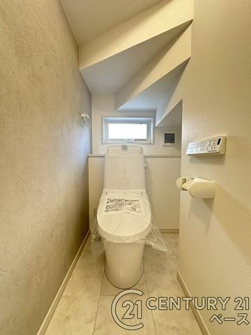 大和郡山市泉原町 ／新築一戸建のトイレ|■現地撮影写真■１・２階ともに清潔感ある綺麗なお手洗を完備！