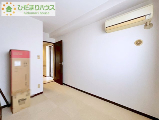 【洋室】 | ウッドパーク四季の丘ウエスト | 机にベットを置けば子供部屋の完成です！