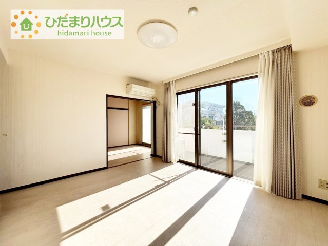 【居間・リビング】 | ウッドパーク四季の丘ウエスト | お子様が元気に遊べる広々としたリビングです！