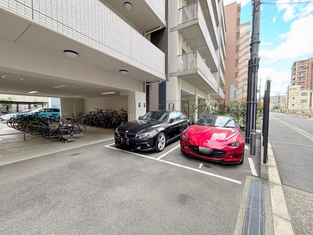 ジュネス新大阪レジデンスの駐車場