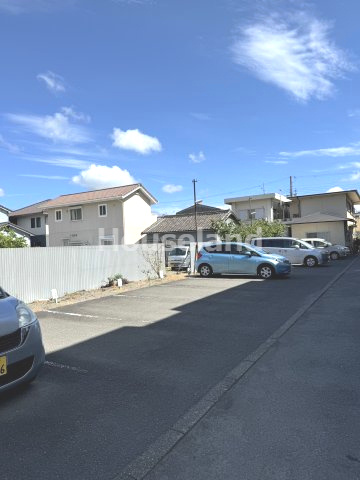 戸根マンションの駐車場|同タイプ別部屋