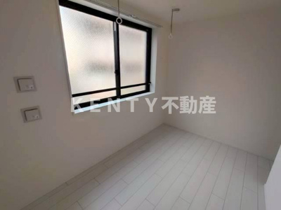 【居間・リビング】 | ルーム馬込 | こちらのリビングで趣味の時間をお楽しみください