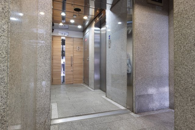 クリスタルタワーⅡのエントランス|建物の内部です
