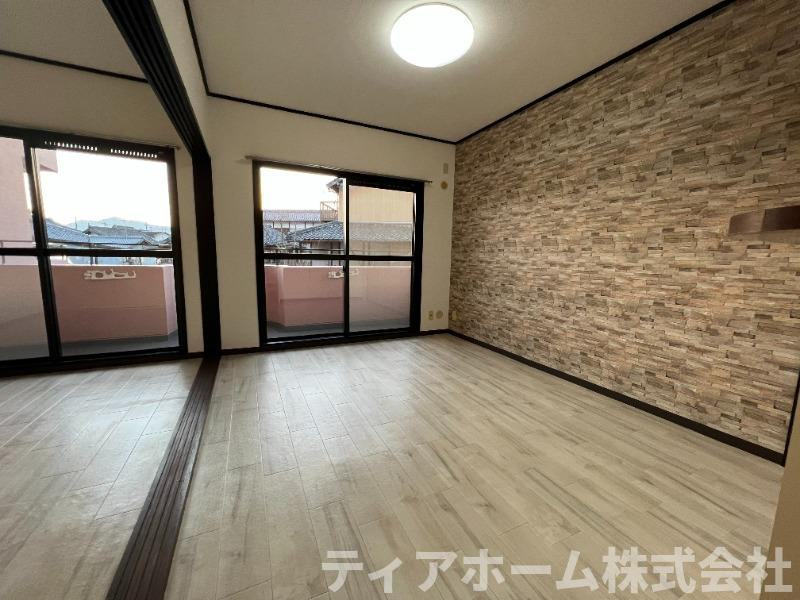 サンメゾン橋本弐番館の居間・リビング