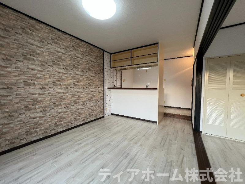 サンメゾン橋本弐番館の居間・リビング