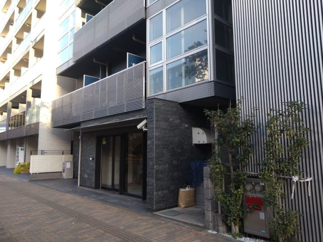 NIKKEIMARKSのエントランス