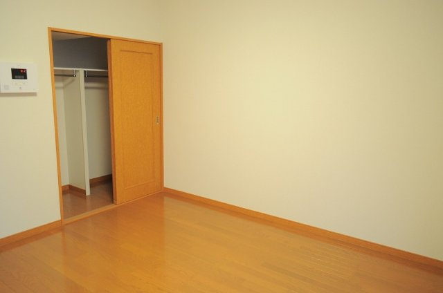 神戸市灘区畑原通２丁目のアパートの内装|広めのクローゼット