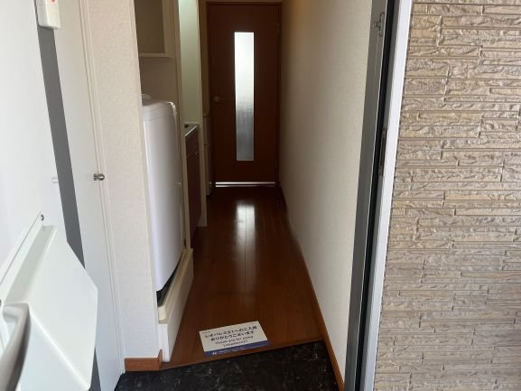 神戸市中央区野崎通３丁目のアパートの玄関