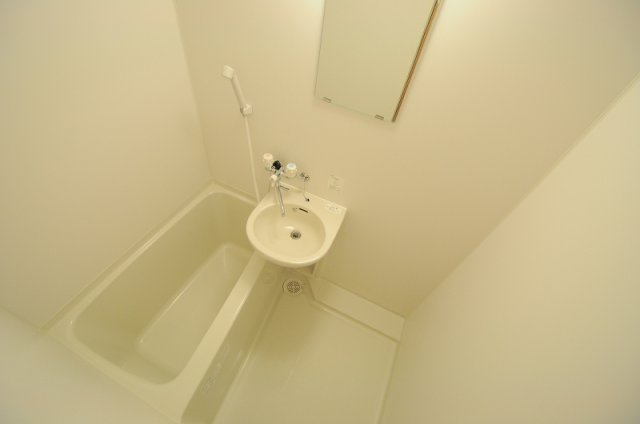 神戸市灘区赤松町１丁目のアパートの内装|浴室乾燥機付きのお風呂