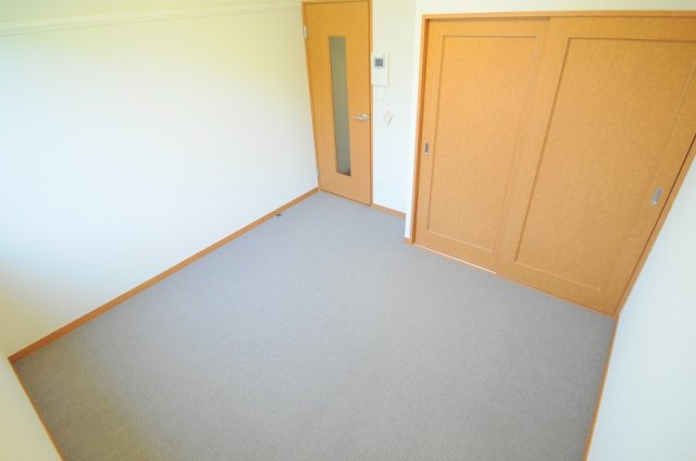 神戸市灘区赤松町１丁目のアパートの居間・リビング