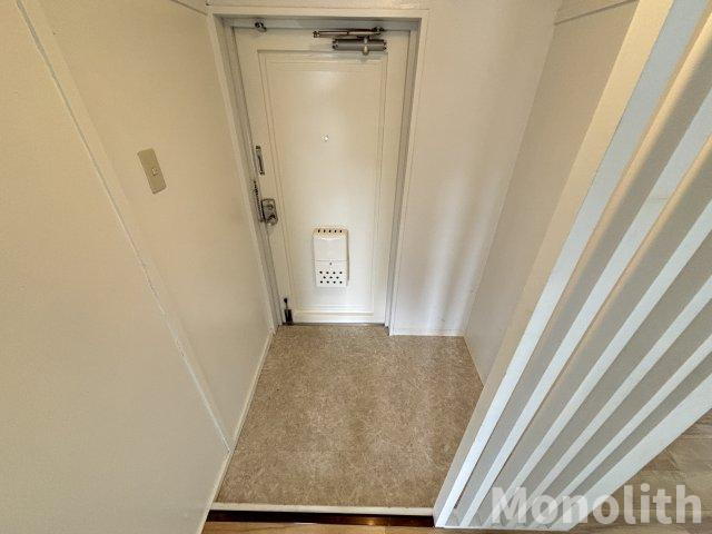 ビレッジハウス葛ノ葉6号棟の玄関