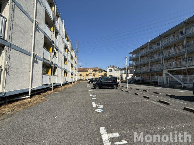 ビレッジハウス葛ノ葉6号棟の駐車場