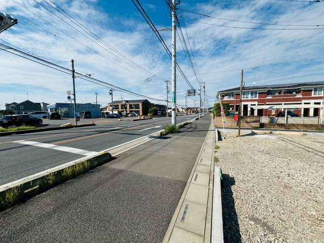 鴻巣市広田第4　新築平屋戸建　クレイドルガーデン01の前面道路含む現地写真