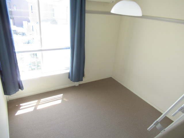 明石市魚住町西岡のアパートの子供部屋