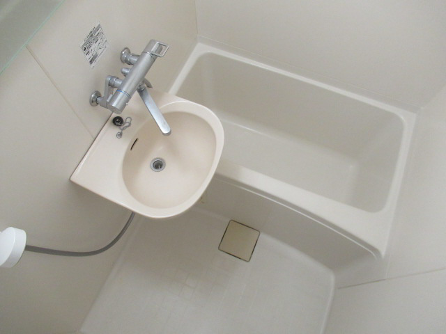 明石市魚住町西岡のアパートの浴室