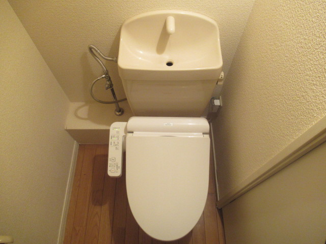 明石市魚住町西岡のアパートのトイレ