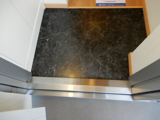 明石市大久保町大窪の賃貸マンションの玄関